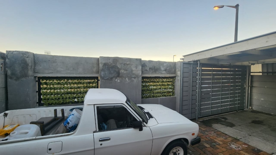 4 Bedroom Property for Sale in Portlands Western Cape